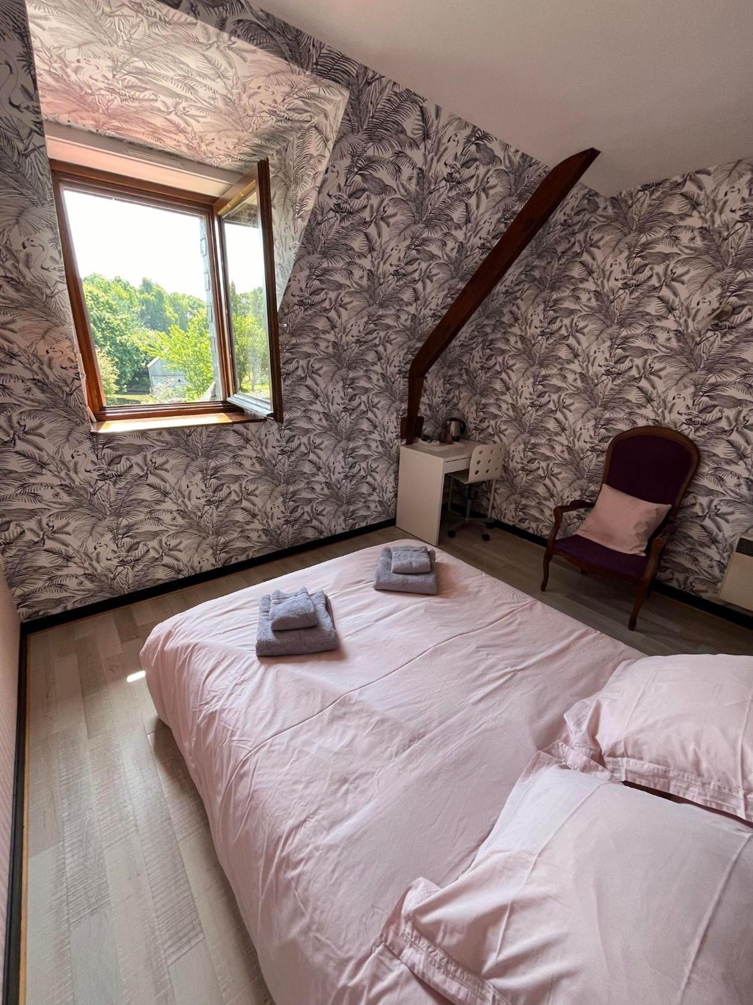 Auberge De La Chesnaie Pleudihen-sur-Rance エクステリア 写真