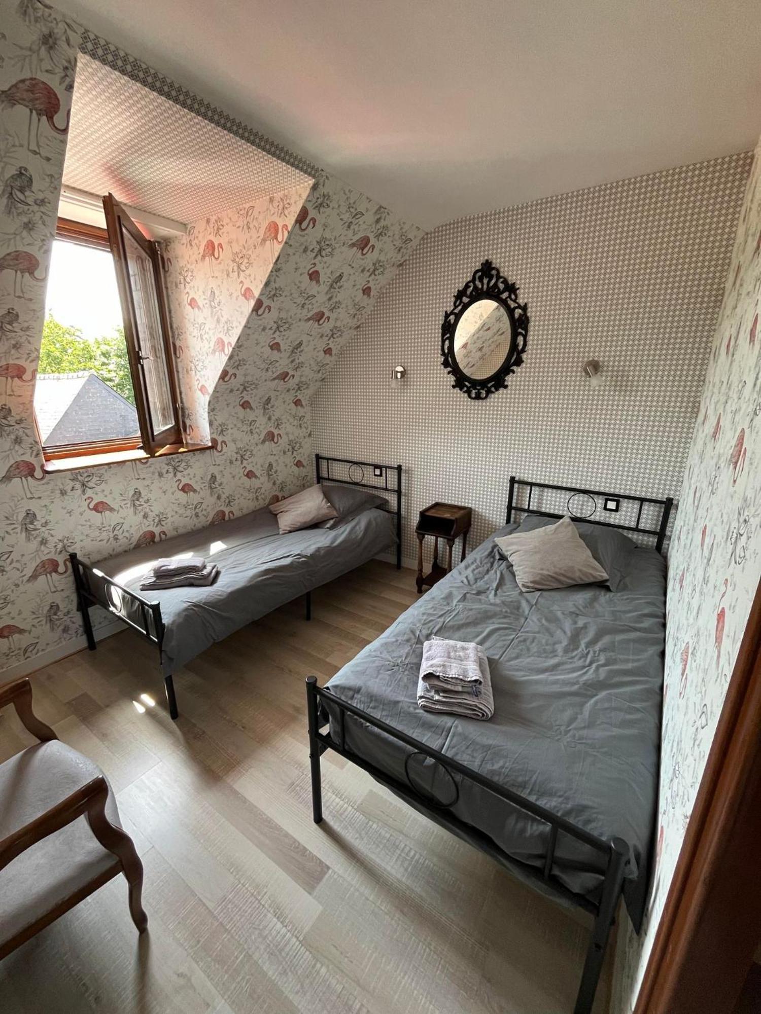 Auberge De La Chesnaie Pleudihen-sur-Rance エクステリア 写真