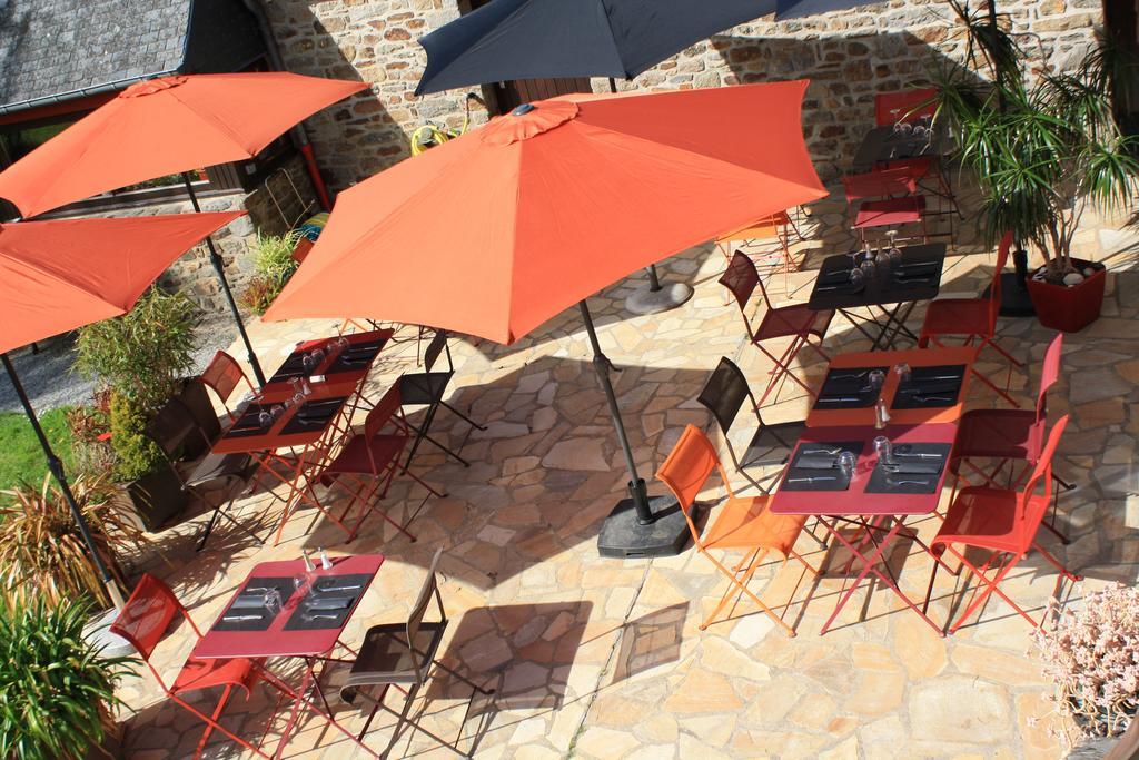 Auberge De La Chesnaie Pleudihen-sur-Rance エクステリア 写真