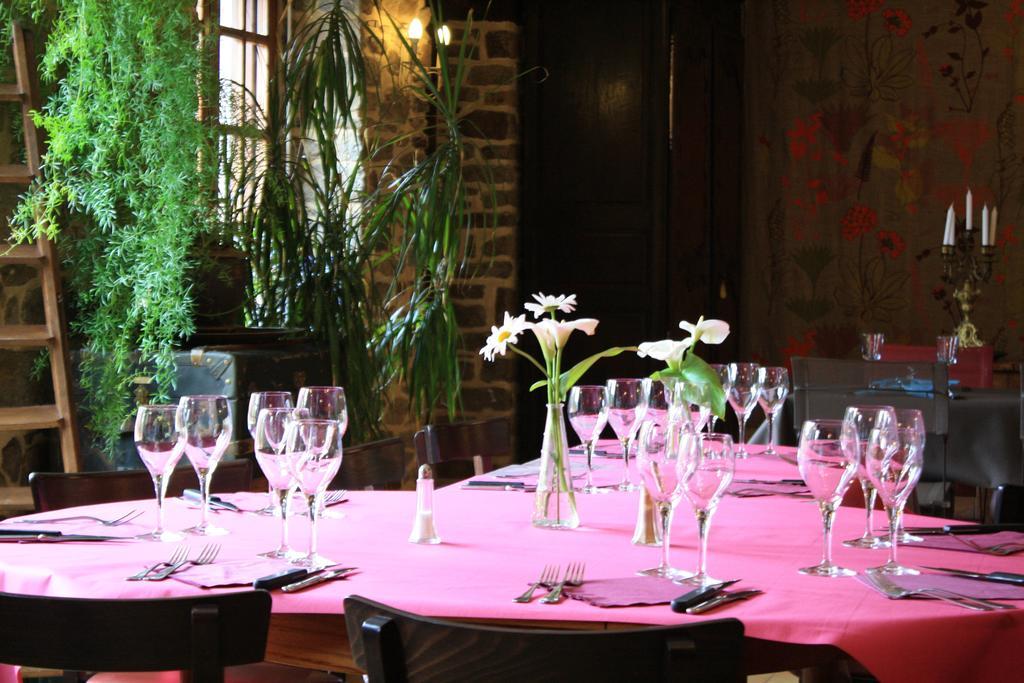 Auberge De La Chesnaie Pleudihen-sur-Rance エクステリア 写真